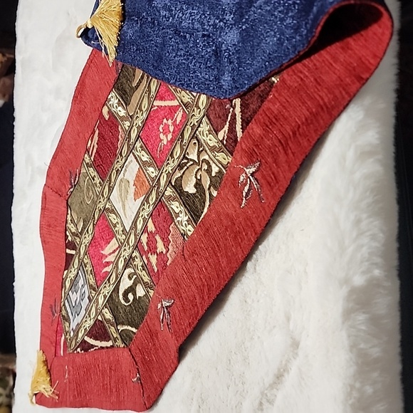 GUVENS HOME Other - REVERSIBLE TABLE RUNNER WITH GOLD TASSELS